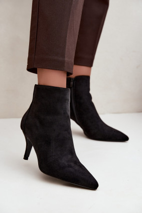 Stiefelette mit Stiletto-Absatz aus schwarzem Kunstveloursleder