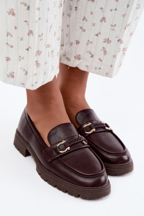 Mokassin mit dekorativem Detail in Bordeaux