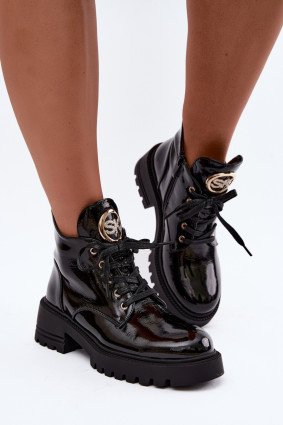Lackierte gefütterte Stiefelette mit goldenem Detail schwarz