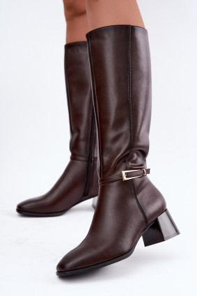 Gefütterte Lederstiefel mit Absatz und Schnalle, braun
