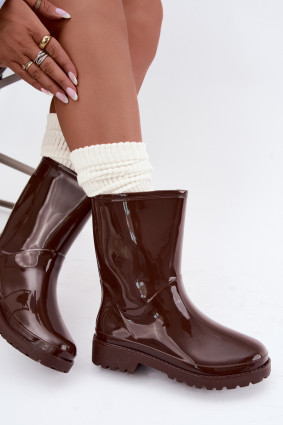 Braune Gummistiefel mit flachem Absatz