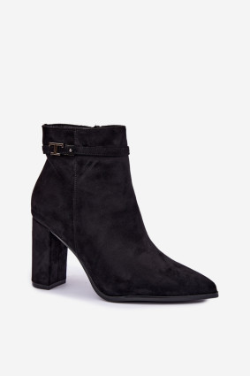 Schwarze Stiefelette mit Blockabsatz und dekorativem Riemen