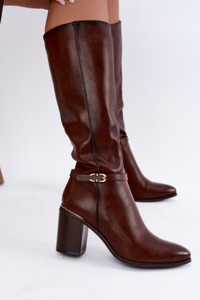 Gefütterte braune Stiefel mit Absatz und Zierband