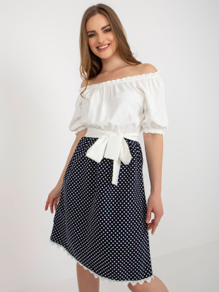 Ecru-blaues Cocktailkleid mit Gürtel