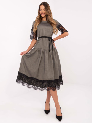 Elegantes ausgestelltes Kleid