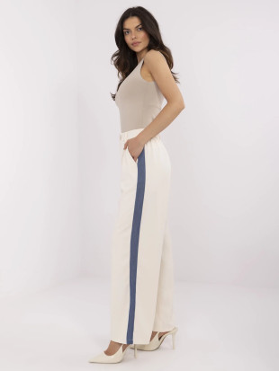 Stylische beige Hose mit Lampassen