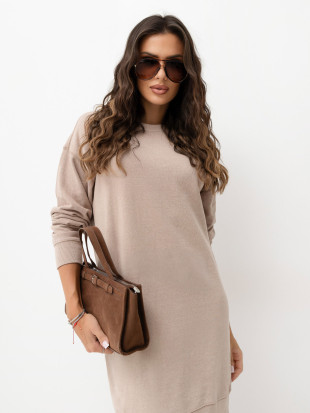 Beiges Oversize-Kleid mit langen Ärmeln