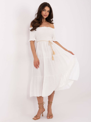 Weiße ausgestellte Kleid mit Gürtel