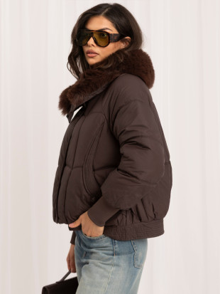 Braune gesteppte Winterjacke mit Stehkragen