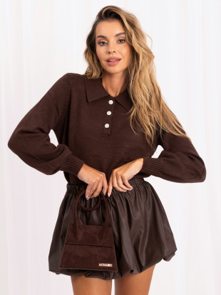Eleganter brauner Pullover mit Kragen und Knöpfen