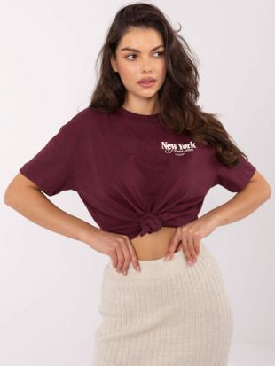 Stylisches bordeauxfarbenes T-Shirt mit kurzen Ärmeln