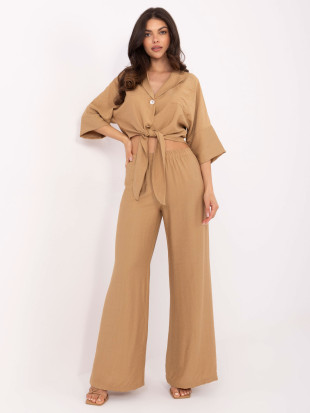 Eleganter Komplettanzug in Camel