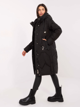 Langer schwarzer Steppmantel mit Kapuze