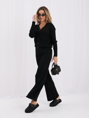 Schwarzes Set mit Strickjacke und weiten Hosen