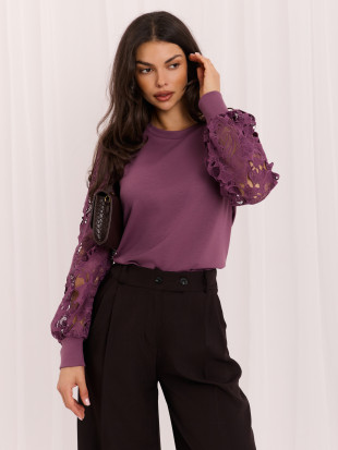 Elegante violette Bluse mit Spitze und Puffärmeln