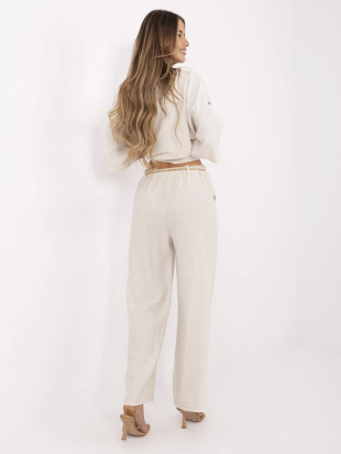 Beige weite Hose mit Gürtel