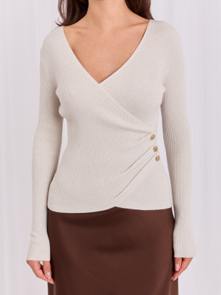 Eleganter beiger Pullover mit Wickelausschnitt