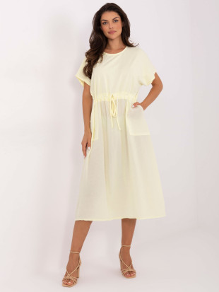 Ausgestellte Sommerkleid in hellgelber Farbe