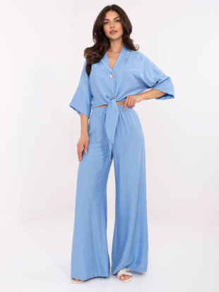 Eleganter blauer Anzug