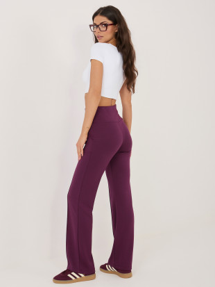 Lila Jogginghose mit geradem Bein